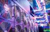 Nahaufnahme von Serverlüftern und Kühlsystemen in einem Rechenzentrum
